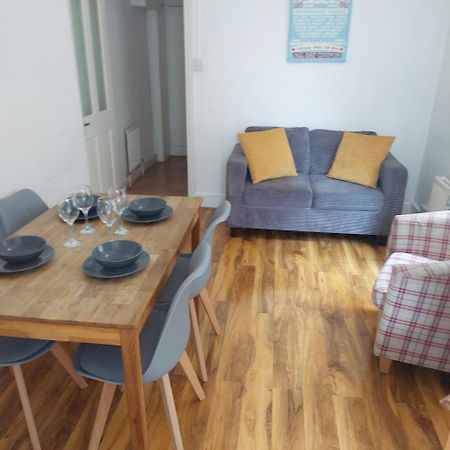 2 Bedroom Apartment, Fortescue Road London Exteriör bild