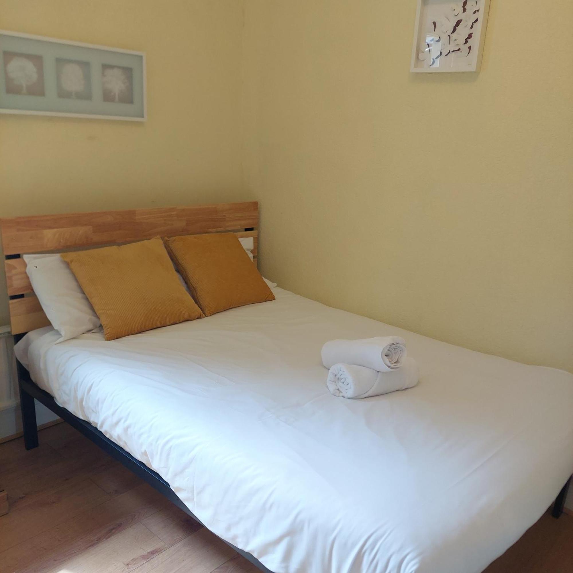 2 Bedroom Apartment, Fortescue Road London Exteriör bild